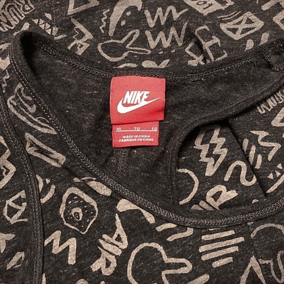 🆕 Nike fun print charcoal tank top soft - Picture 5 of 8
